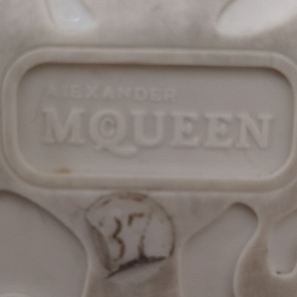 Alexander McQueen Women's Low Top Sneakers Red Patent Leather Logo Sz 37EU/6.5US - Picture 11 of 11